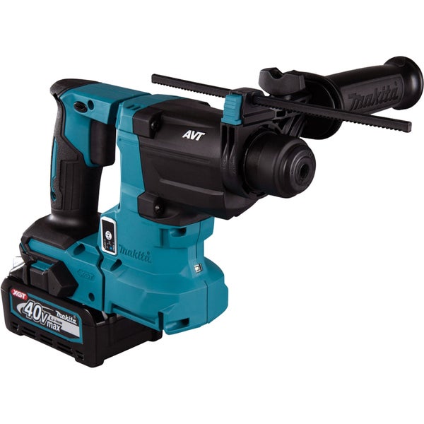 Makita Logo. Detailansicht eines kabellosen Nagelgeräts mit BL Motor und XGT Technologie.