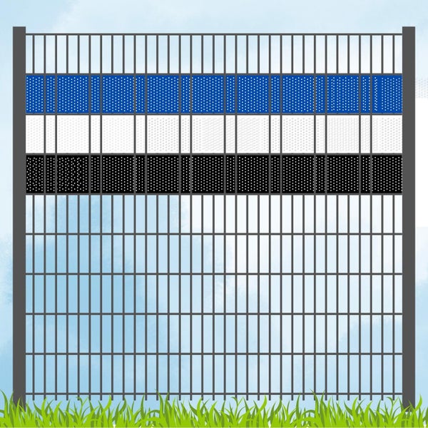 Zaun mit Sichtschutz in den Farben Blau, Weiß und Schwarz