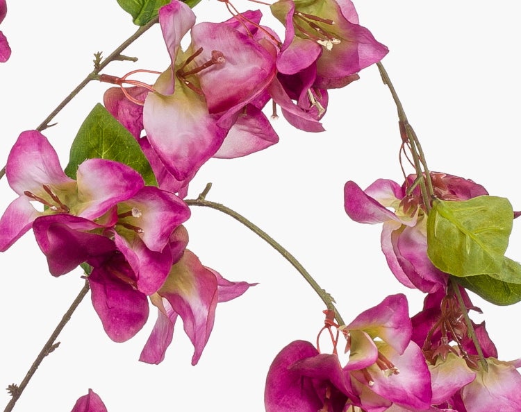 Künstliche Bougainvillea mit pinken Blüten und grünen Blättern an dünnen Zweigen.