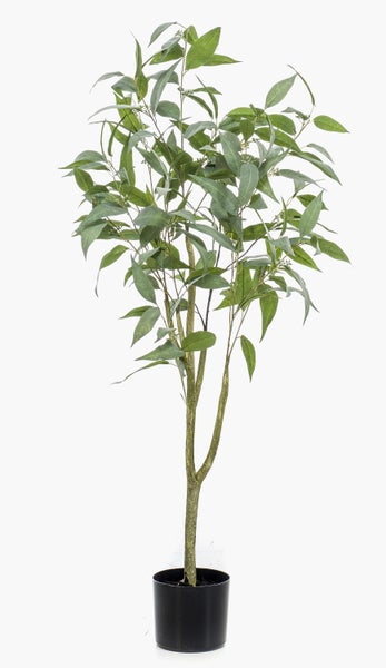 Künstliche Eukalyptuspflanze im schwarzen Topf mit grünen Blättern und verzweigten Stielen.