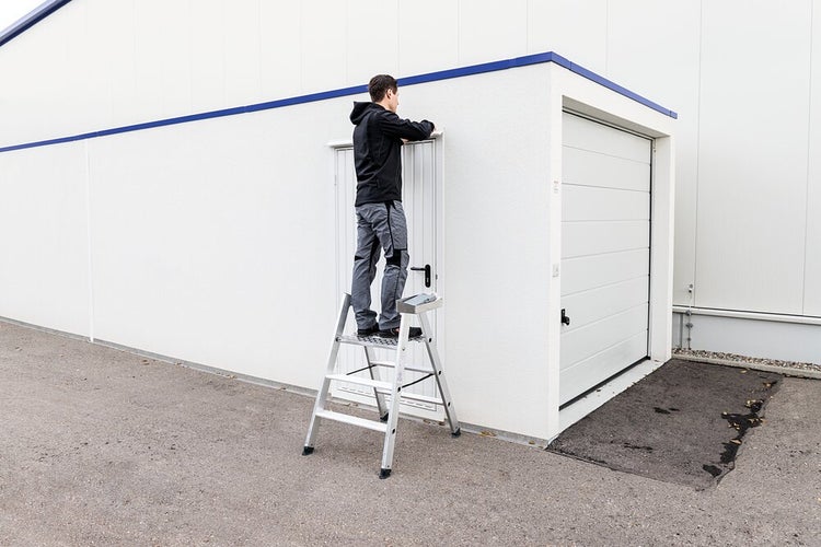 PROREGAL Klapptritt Beidseitig Begehbar 4 Stufen Aluminium-Warzenblech Nivello Leiterschuhe