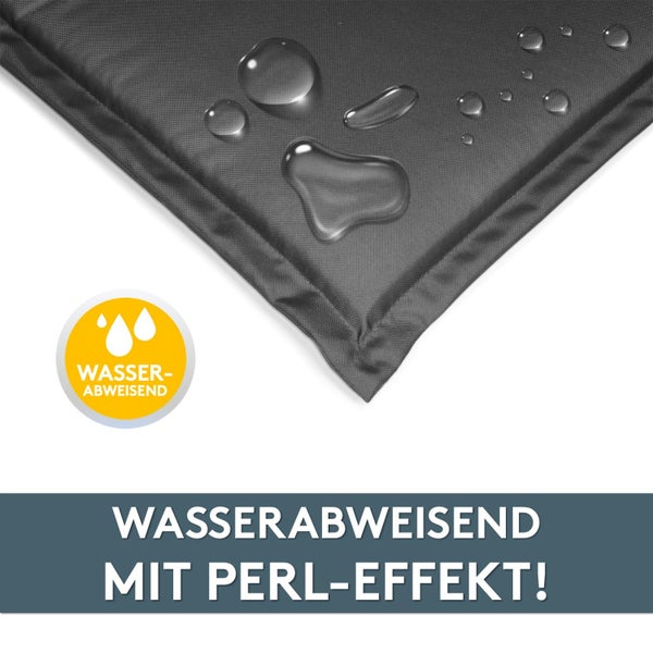 Wasserabweisender Stoff mit Abperleffekt, auf dem Wassertropfen abperlen.
