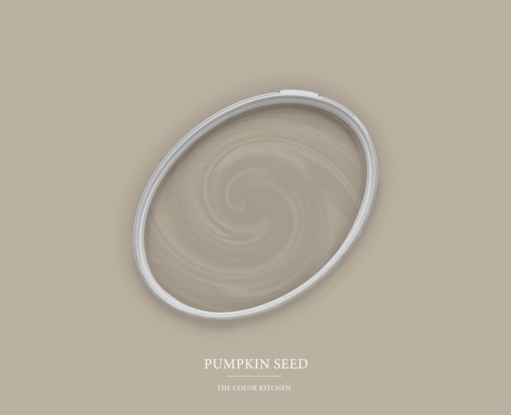 Wandfarbe Pumpkin Seed von The Color Kitchen in einem Farbeimer mit Farbwirbel.