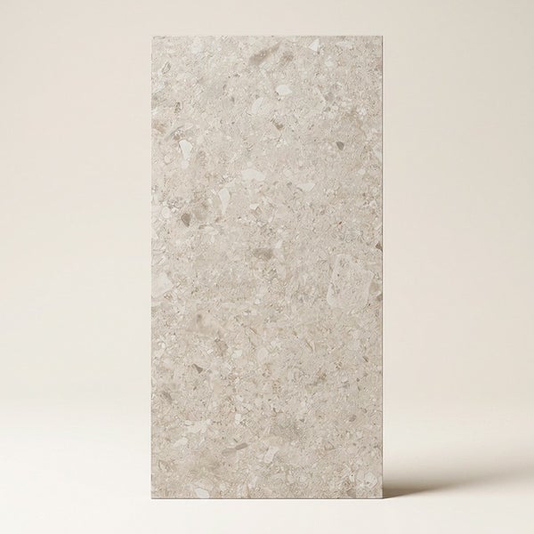 Rechteckige Fliese mit Terrazzo Optik aus Feinsteinzeug