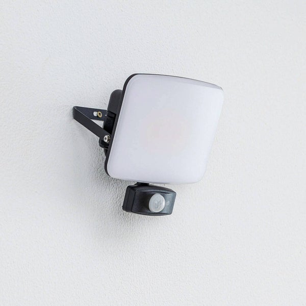 PRIOS LED Wandleuchte außen Paityn mit Bewegungsmelder (spritzwassergeschützt (Modern) in Schwarz aus Aluminium (1 flammig, ) - Wandlampe für Außenwand/Hauswand Haus Terrasse und Balkon