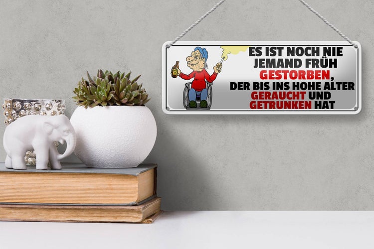 Blechschild Spruch 27x10cm nie früh gestorben geraucht gesoffen