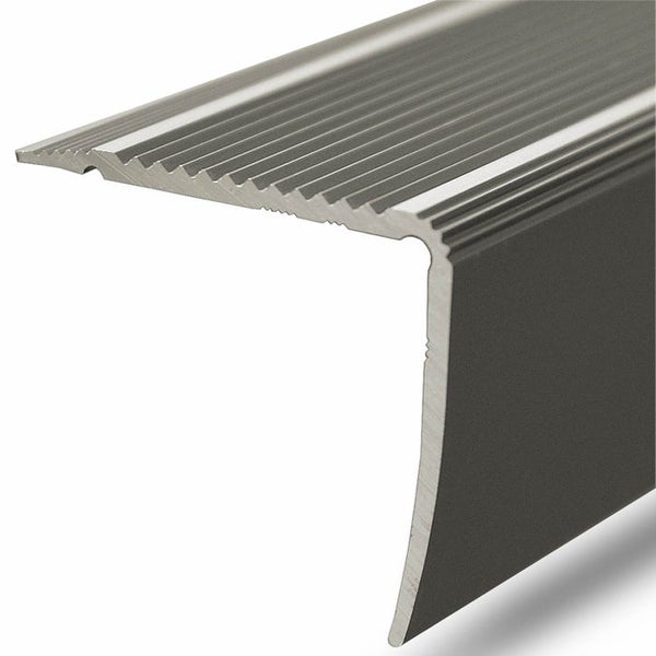 Treppenkantenprofil aus Aluminium, geriffelt, L-Form.