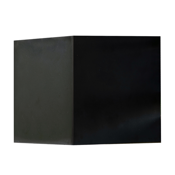 Schwarzer quadratischer Pflanzkasten