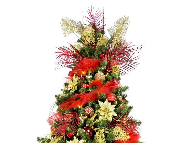 Festlich geschmückte Weihnachtsbaumspitze mit rotem und goldenem Christbaumschmuck, Kunstzweigen, Schleifen und Weihnachtskugeln.