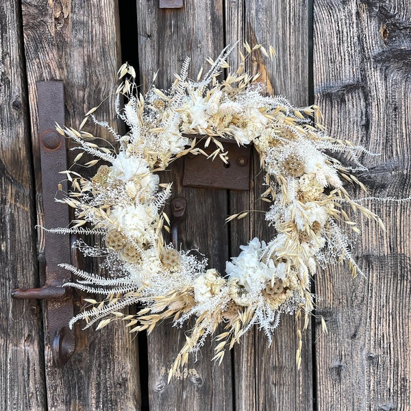 Trockenblumenkranz beige