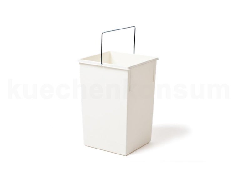 Rechteckiger Abfalleimer aus Kunststoff in Beige mit Metalltragebügel.