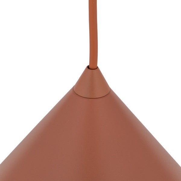 Kegelfoermiger Lampenschirm einer Haengeleuchte mit Zuleitung