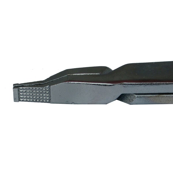 Detailaufnahme einer Zange mit geriffelten Greifflächen.