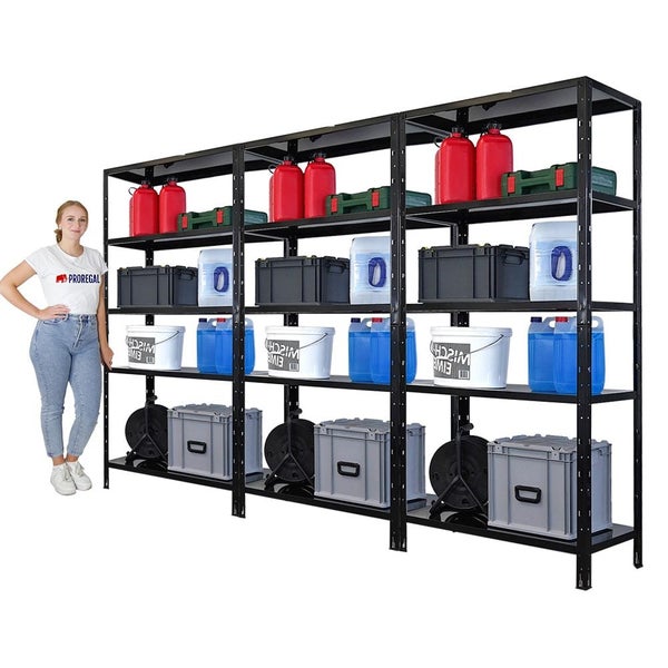 Schwarzes Schwerlastregal mit fünf Ebenen und verschiedenen Behältern, Fässern und Werkzeugkisten.