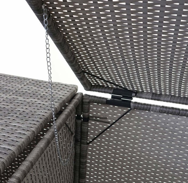 Detailansicht einer offenen Gartenbox mit Rattanoptik