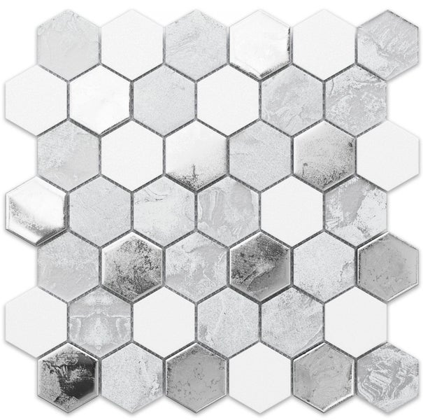 Sechseckige Mosaikfliesen aus Glas mit verschiedenen Oberflächen und metallischem Glanzeffekt.
