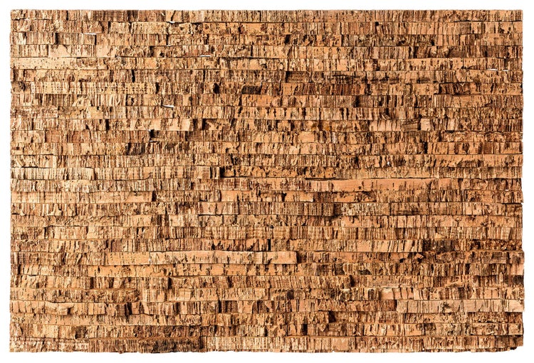 Korkwandplatte mit natürlicher 3D-Struktur aus geschichtetem Naturkork für die Wandgestaltung.
