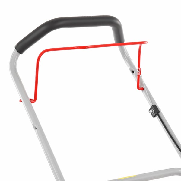 Führungsholm eines Rasenmähers mit schwarzem Handgriff und rotem Sicherheitsbügel.