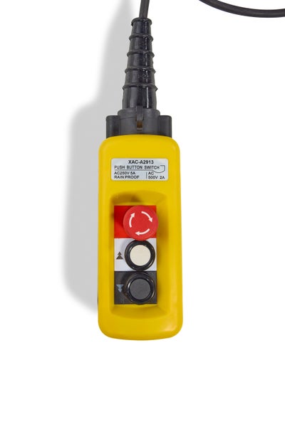 Gelber Hängetaster mit Not-Aus-Schalter sowie Auf- und Ab-Tasten für Kräne oder Hebezeuge.