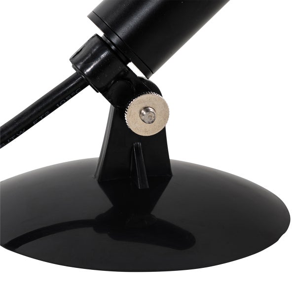 Nahaufnahme eines schwarzen verstellbaren Standfußes mit einer silbernen Rändelschraube und Stromkabel.