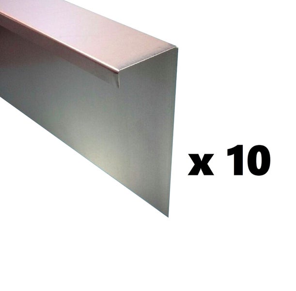 Holzliegestuhl mit gestreiftem Stoffbezug