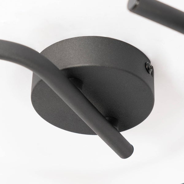 Detailaufnahme einer schwarzen Wandleuchte