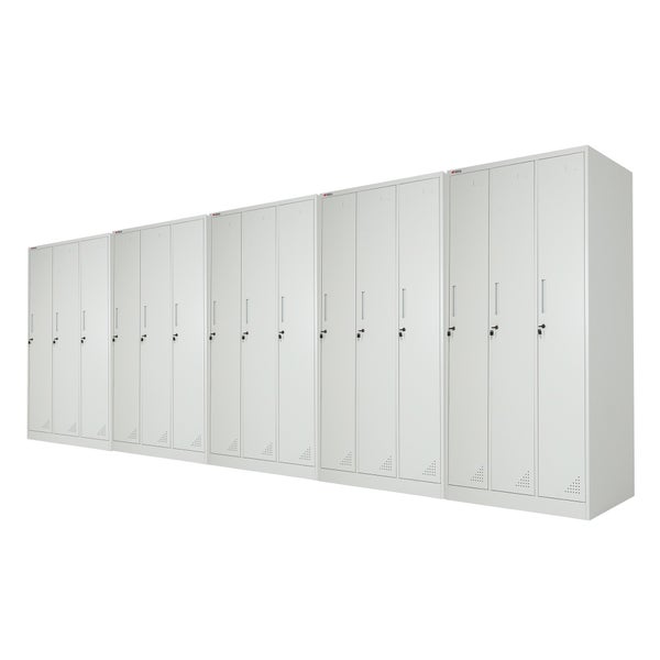 Grauer Garderobenschrank aus Metall, mehrteilig, mit Zylinderschlössern und Belüftungsschlitzen.