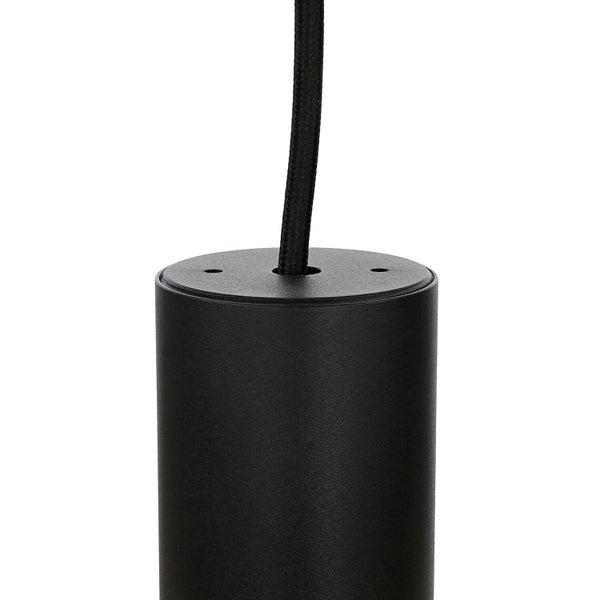 Detailaufnahme einer schwarzen Pendelleuchte mit Textilkabel