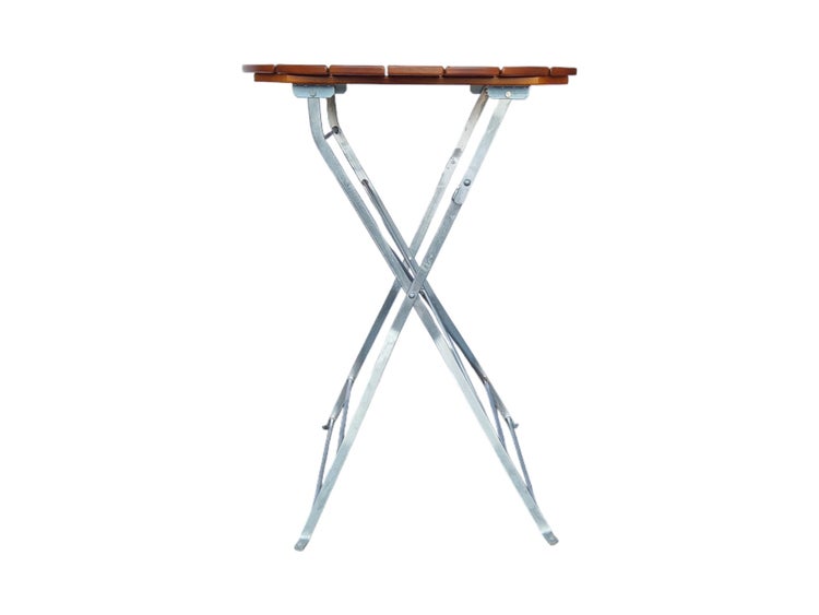 Klappbarer Gartentisch mit Holzplatte und Metallgestell.