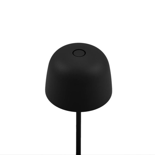 Detailaufnahme eines mattschwarzen Lampenschirms mit kreisförmigem Touch-Sensor an der Oberseite.