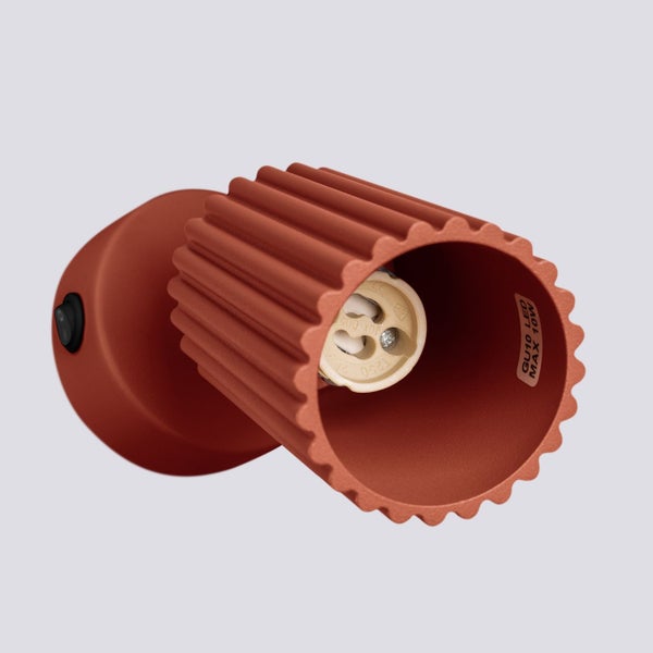 Detailaufnahme einer Wandleuchte mit GU10 Fassung, geeignet für maximal 10 Watt LED Leuchtmittel.