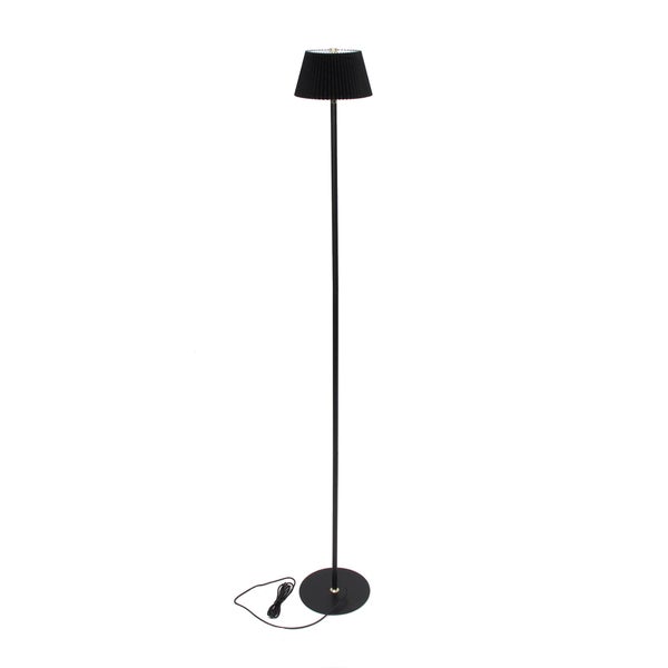 Stehleuchte mit plissiertem Lampenschirm