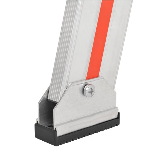 Detailaufnahme einer Aluminiumleiter mit Fuß