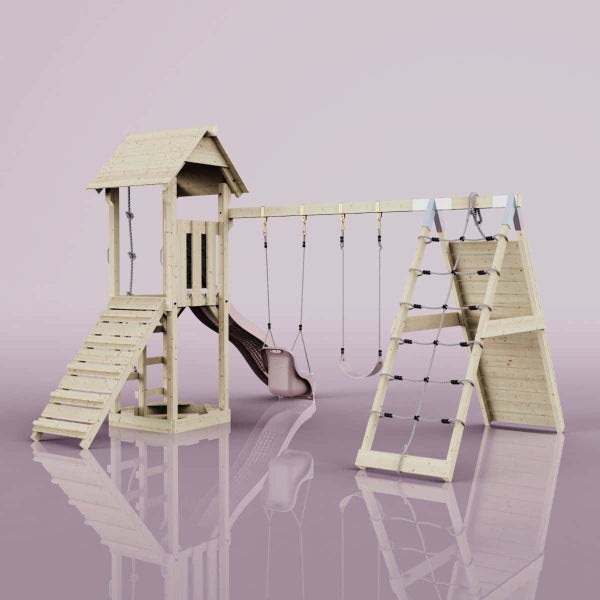 Spielturm aus Holz mit Rutsche, zwei Schaukeln, Kletterwand und Kletternetz.
