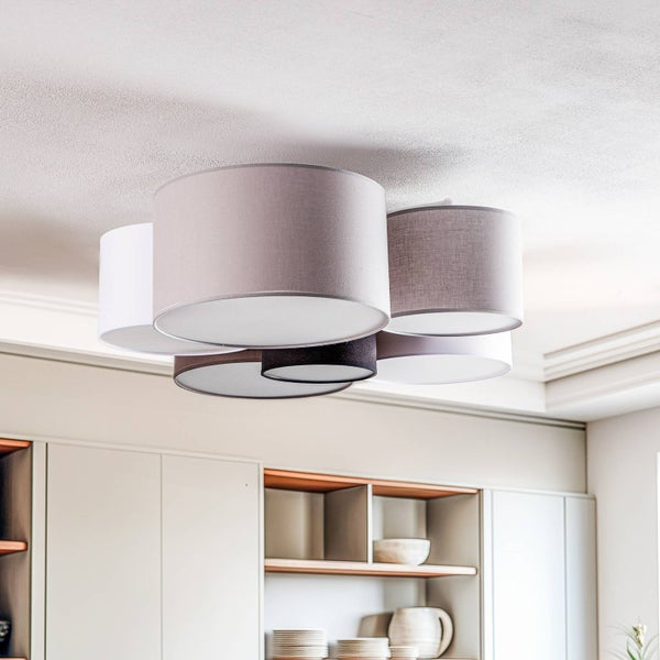 Gartenlandschaft mit Rasenkante zur Beetbegrenzung