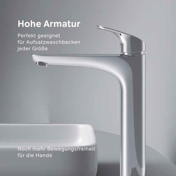 Hohe Waschtischarmatur in Chromoptik, ideal für Aufsatzwaschbecken für mehr Bewegungsfreiheit.