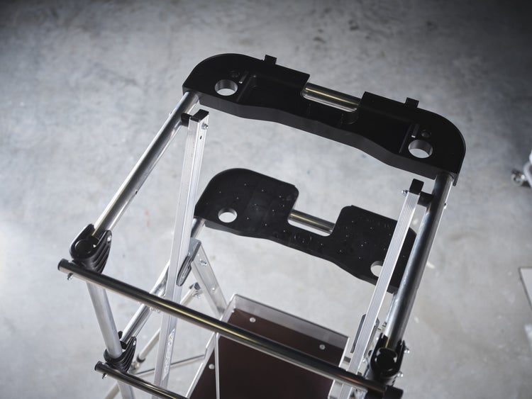 Aluminium Arbeitsbühne mit schwarzem Kunststoffaufsatz