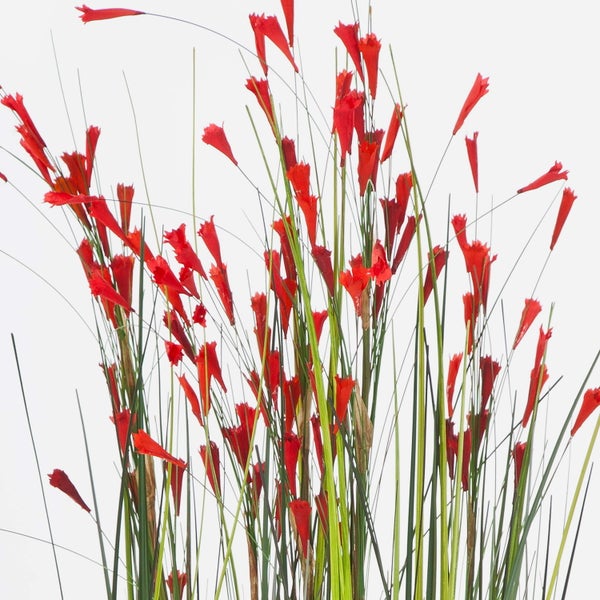 Künstlicher Zweig mit grünen Blättern für die Dekoration.