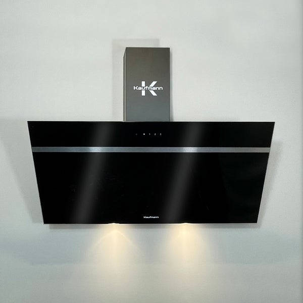 Moderne Kaufmann Wandabzugshaube mit Glasfront und integrierter Beleuchtung zur Montage an der Wand in der Küche.