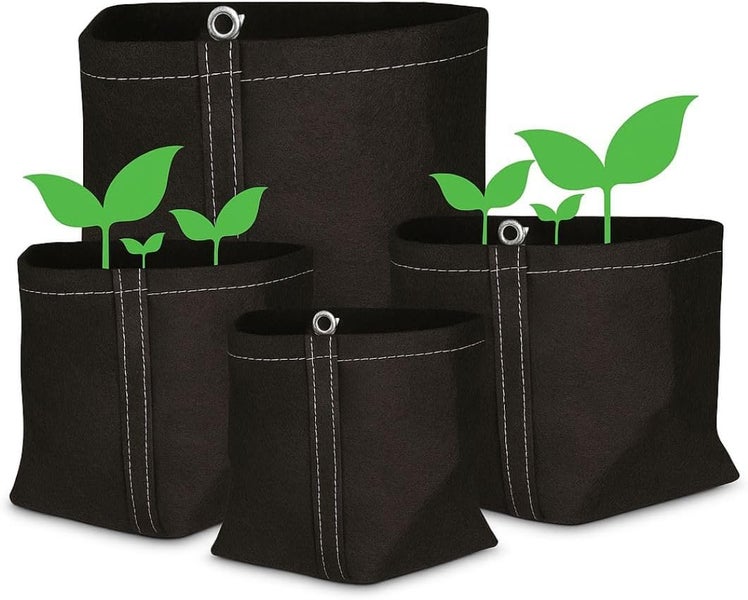 Vier schwarze Pflanzbeutel aus Vlies in verschiedenen Größen mit weißer Naht, Metallöse und Illustrationen von grünen Pflanzen.
