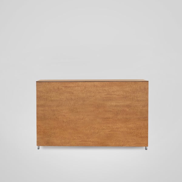 Holzkommode mit Metallfüßen