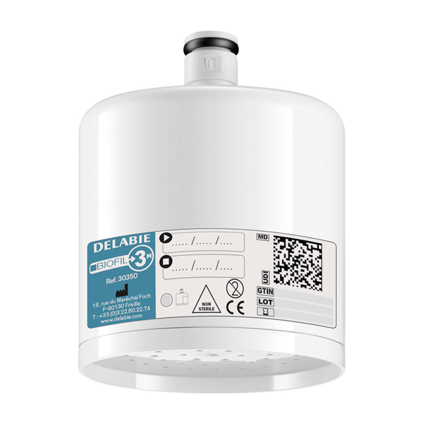 Delabie Biofil Duschkopf-Wasserfilter aus weißem Kunststoff mit Informationsetikett.