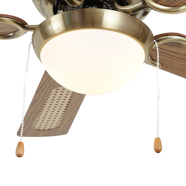 Deckenventilator mit Beleuchtung und zwei Zugschnüren, Gehäuse in Messingoptik mit Flügeln in Holzoptik