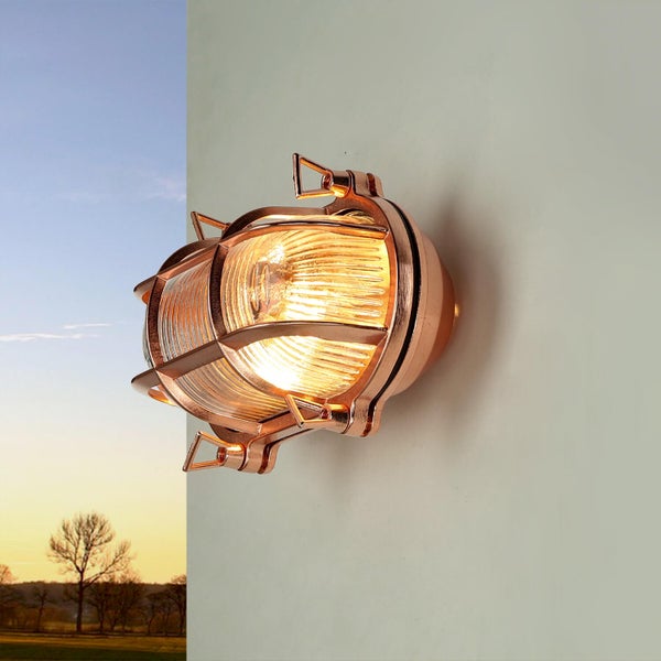 Wandleuchte aus Metall und Glas im Außenbereich