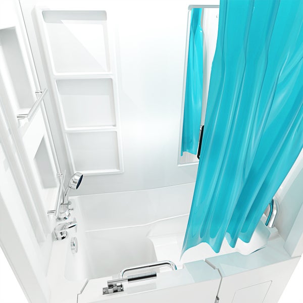 Barrierefreie Sitzbadewanne mit Dusche, Duschvorhang, Haltegriffen und integrierten Ablagefächern.