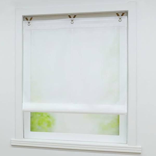 Fenster mit halb geschlossenem, transparentem Rollo
