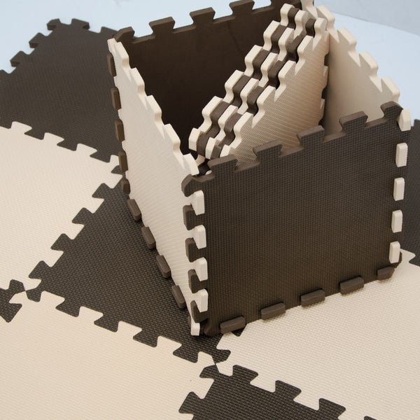 Set aus quadratischen Schaumstoff Puzzlematten ineinandergreifend als Bodenbelag oder Spielmatte zum Zusammenstecken