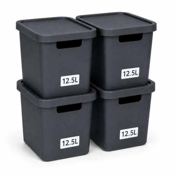 Set aus vier stapelbaren Aufbewahrungsboxen mit Deckel und Tragegriffen, Fassungsvermögen je 12,5 Liter, aus Kunststoff.