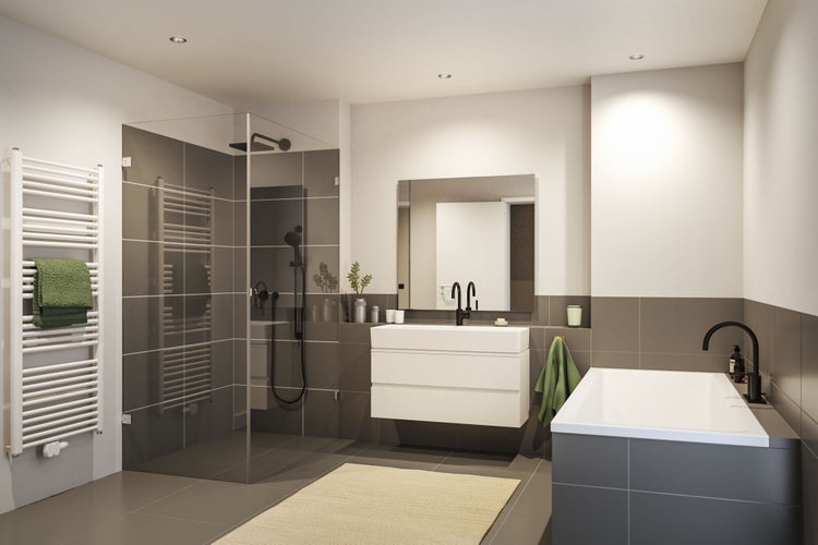 Modernes Badezimmer mit begehbarer Dusche, weißem Waschtisch, Badewanne und schwarzen Armaturen. Graue Fliesen und helle Wände.