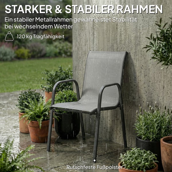 4-teiliges Gartenmöbel-Set in Schwarz aus Metall mit zwei Sesseln, einer Bank und einem Tisch in einem hellen Wintergarten mit zwei Personen.